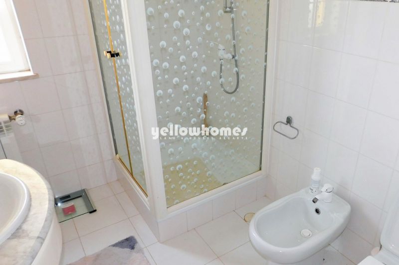 Espaçosa moradia V2 com piscina numa urbanização tranquila perto de Portimão